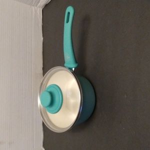 EUC. Greenlife 1.5 qt pot with lid in a turquoise blue.